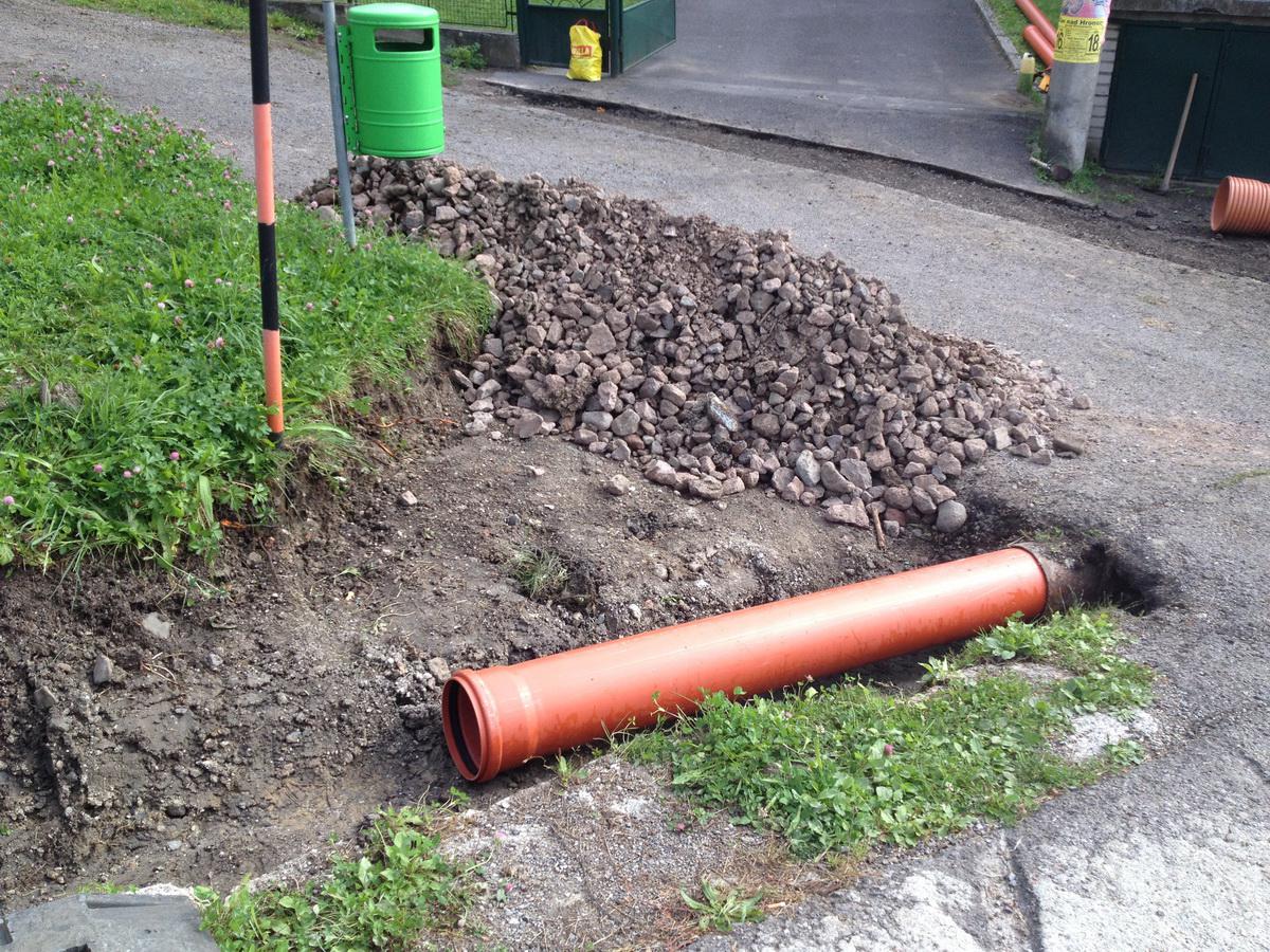 Fotogaléria Oprava kanalizácie pri materskej škôlke (12) Oprava kanalizácie pri materskej škôlke