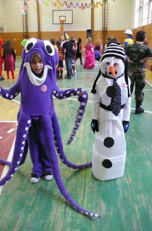Fotogaléria ZŠ Fašiangový karneval 2011 (25) ZŠ Fašiangový karneval 2011