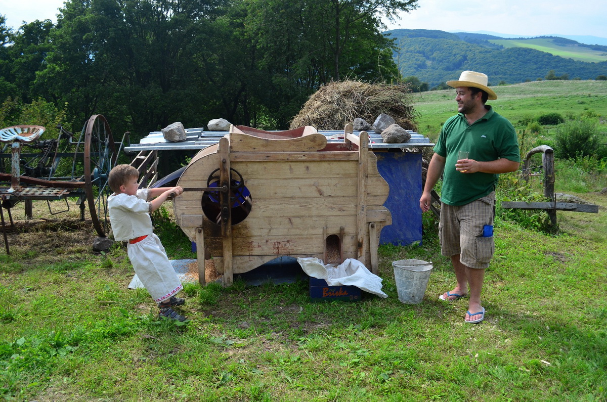 Fotogaléria Starosvetská mlatba na Kľačanoch 2014 (12) Starosvetská mlatba na Kľačanoch 2014