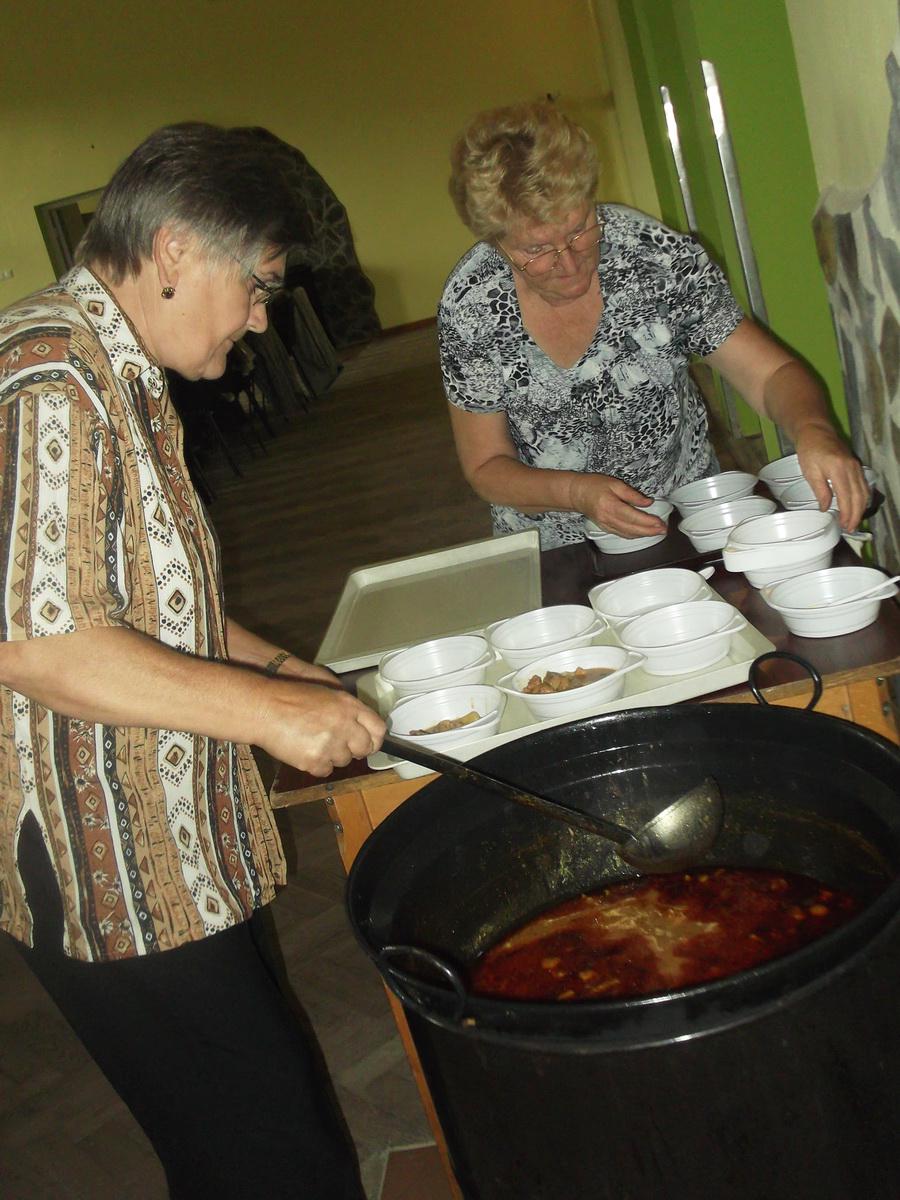 Fotogaléria Posedenie seniorov pri guláši 2015 (9) Posedenie seniorov pri guláši 2015